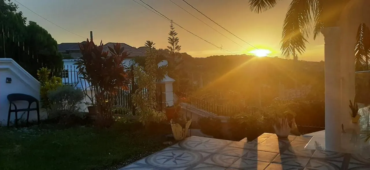 Hill View Vacational Rental ランアウェイ・ベイ 0*,